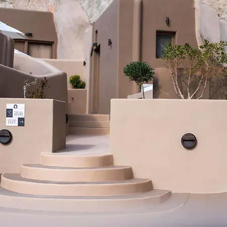 Litheos Santorini Luxury Cave Vourvoúlos