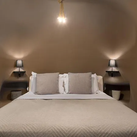Litheos Santorini Luxury Cave *