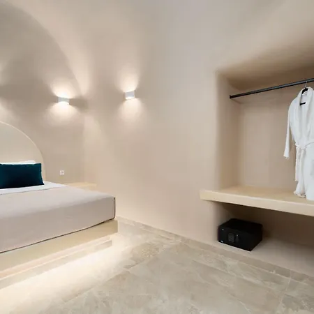 Litheos Santorini Luxury Cave *