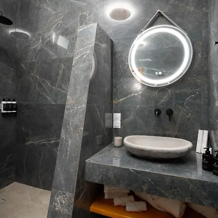 Litheos Santorini Luxury Cave *