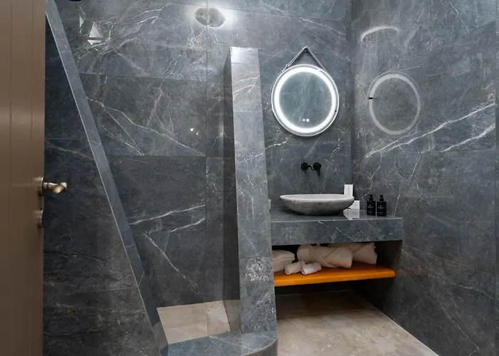 Litheos Santorini Luxury Cave *