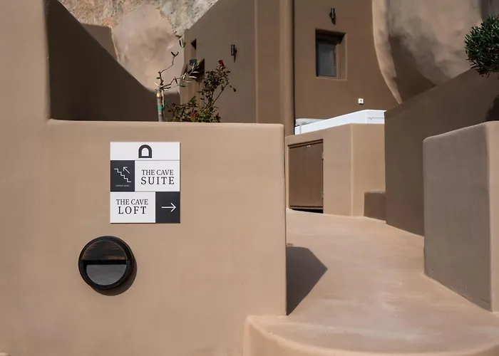 Litheos Santorini Luxury Cave Villa *