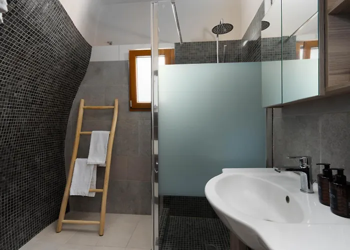 Litheos Santorini Luxury Cave Villa Vourvoulos