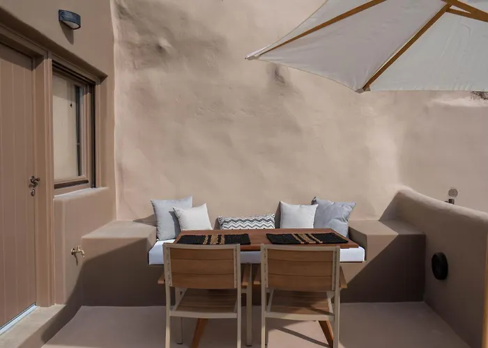 Litheos Santorini Luxury Cave Villa *