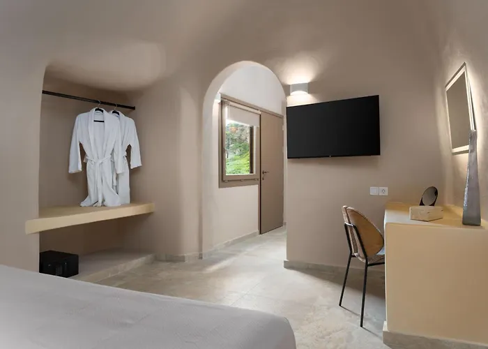 Litheos Santorini Luxury Cave *