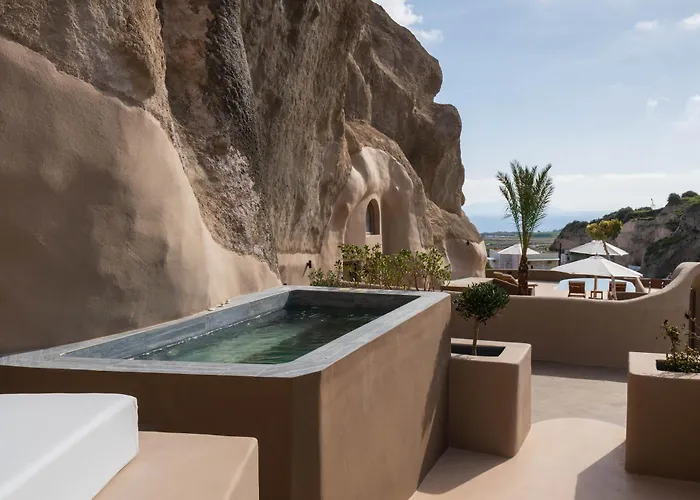 Litheos Santorini Luxury Cave Villa Vourvoúlos