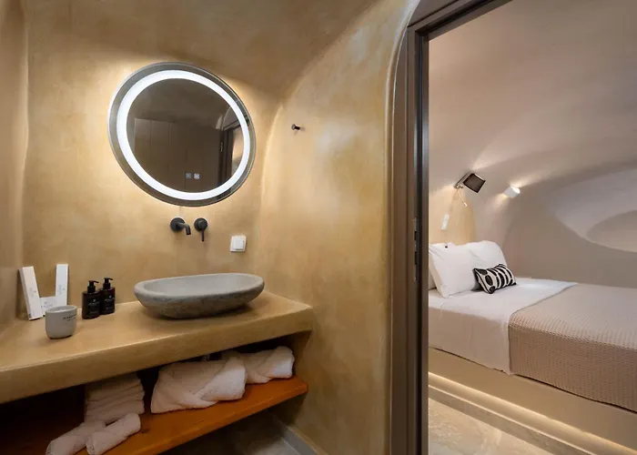 Litheos Santorini Luxury Cave *