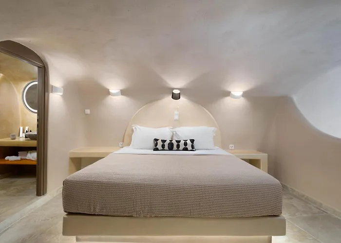 Litheos Santorini Luxury Cave Villa Vourvoulos