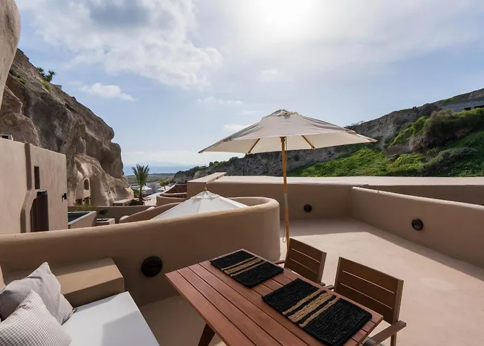Villa Litheos Santorini Luxury Cave Vourvoúlos
