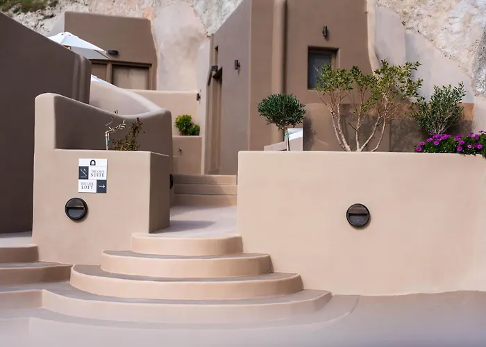 Litheos Santorini Luxury Cave Vourvoulos