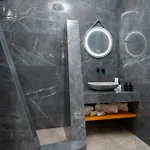 Litheos Santorini Luxury Cave *
