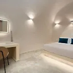 Litheos Santorini Luxury Cave Vourvoúlos