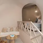 Litheos Santorini Luxury Cave Vourvoúlos