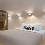 Litheos Santorini Luxury Cave *