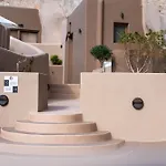 Litheos Santorini Luxury Cave Vourvoúlos