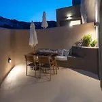 Litheos Santorini Luxury Cave Vourvoúlos