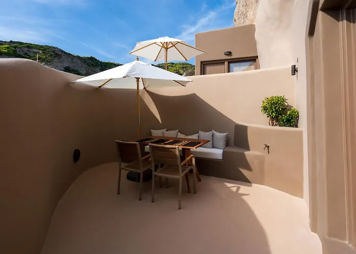 Litheos Santorini Luxury Cave Villa *