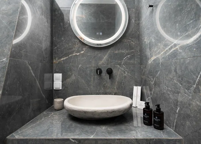 Litheos Santorini Luxury Cave *