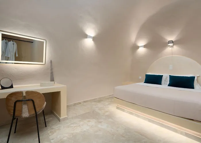 Litheos Santorini Luxury Cave Vourvoúlos