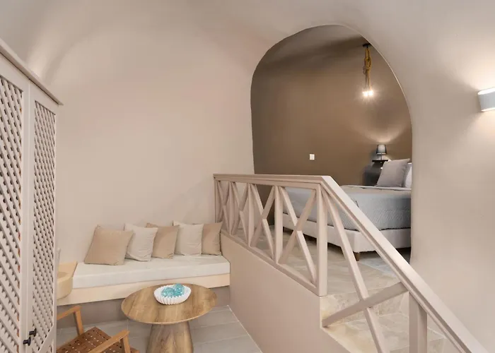 Litheos Santorini Luxury Cave Vourvoúlos