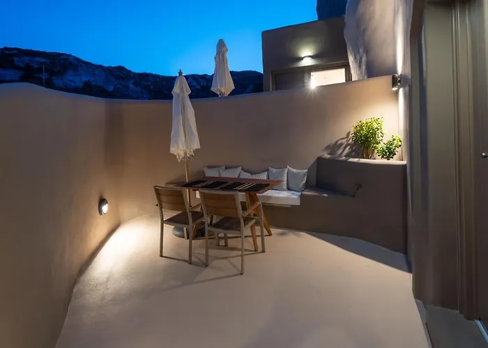 Litheos Santorini Luxury Cave Vourvoúlos